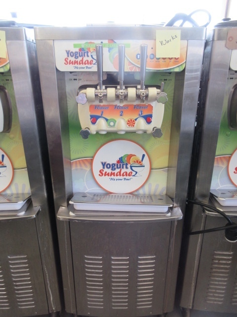 SOFT SERVE FROZEN YOGURT  ICE CREAM MACHINE