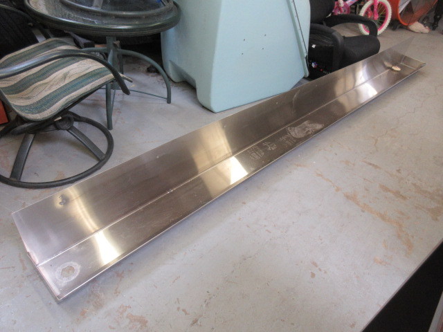 STAINLESS STEEL WALL MOUNT TROUGH WITH DRAIN