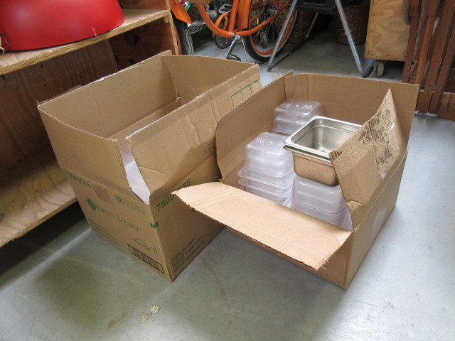 CLEAR PLASTIC FOOD PANS