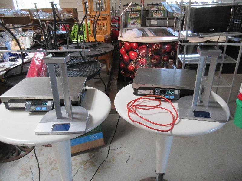 IPAD STAND WITH DIGITAL SCALE HOOK UP