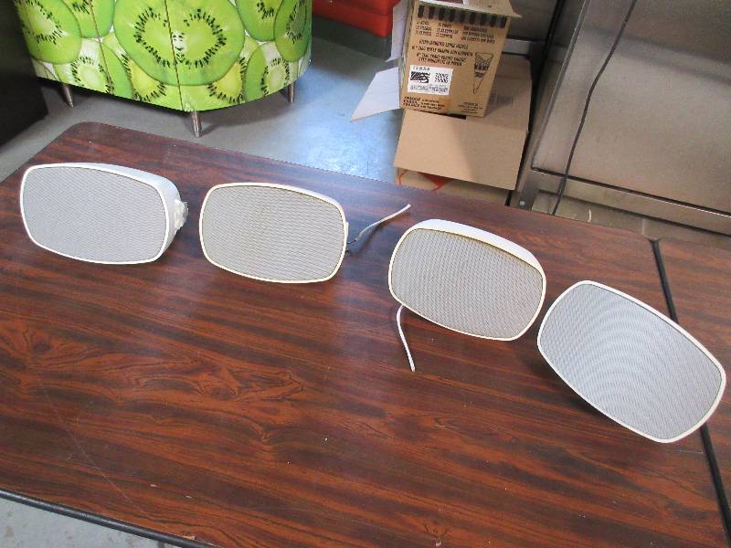 INSIGNIA MOUNTABLE SPEAKERS