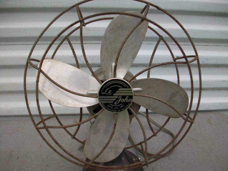 lot 3 image: Vintage Fan