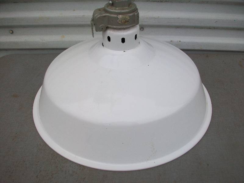 lot 7 image: Porcelain Light Fixture