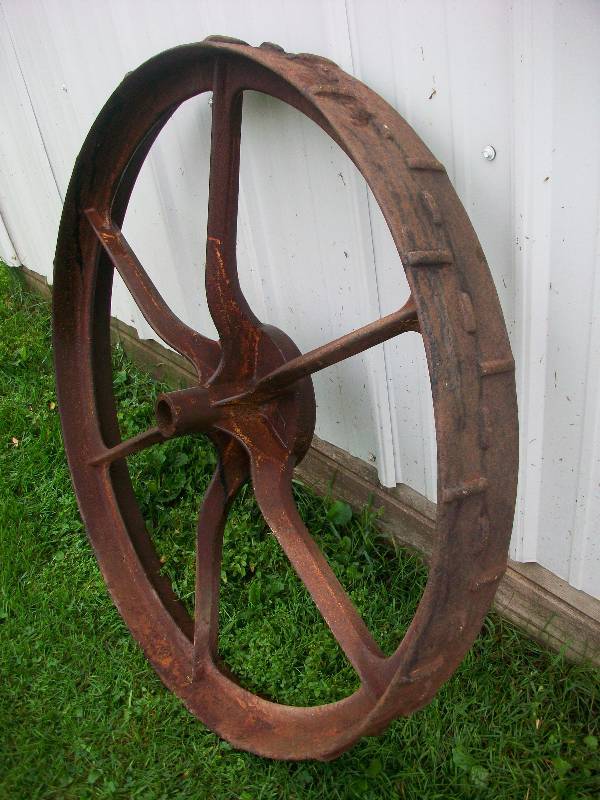 lot 5 image: Cast Iron Wheel