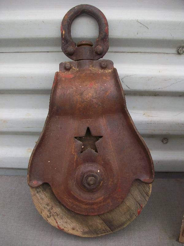 lot 11 image: Pulley & Scale