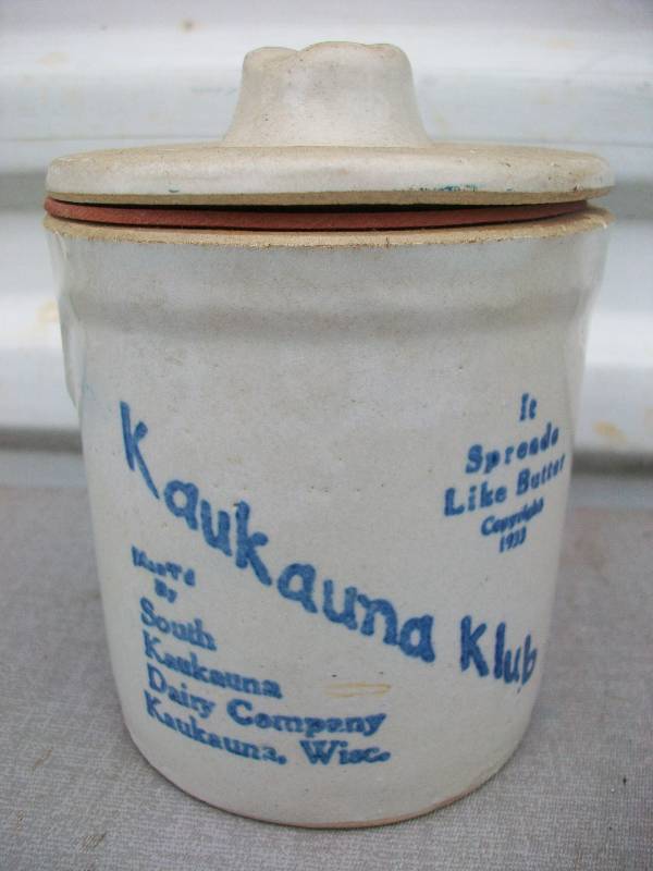 lot 16 image: Butter Crocks & Pitcher