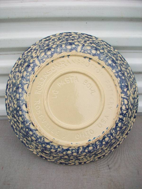 lot 20 image: Spongeware Bowl & Pitcher
