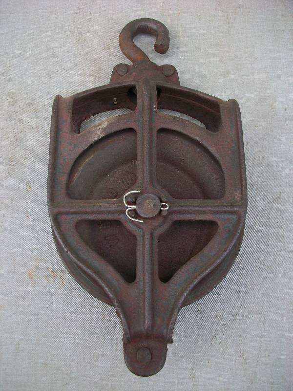 lot 38 image: IH Metal Pulley