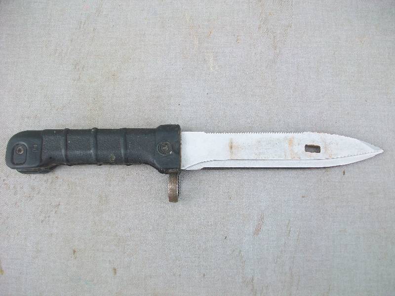 lot 33 image: M-16 Bayonet
