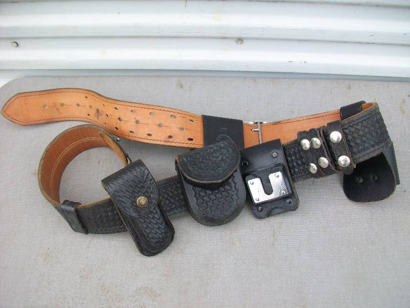 lot 34 image: Patrolman Hat & Leather Belt