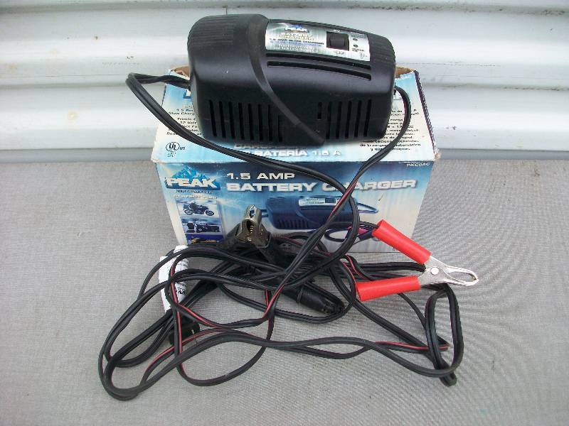 lot 60 image: Battery Charger & Jumper Cables