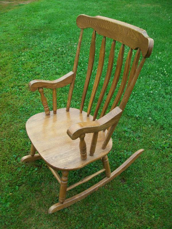 lot 75 image: Solid Wood Rocking Chair