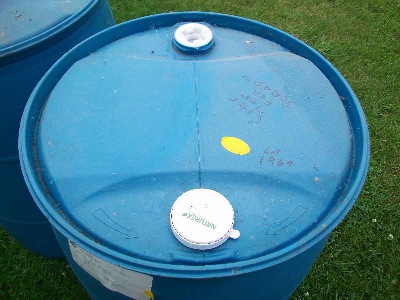 lot 81 image: 55 Gallon Plastic Barrels