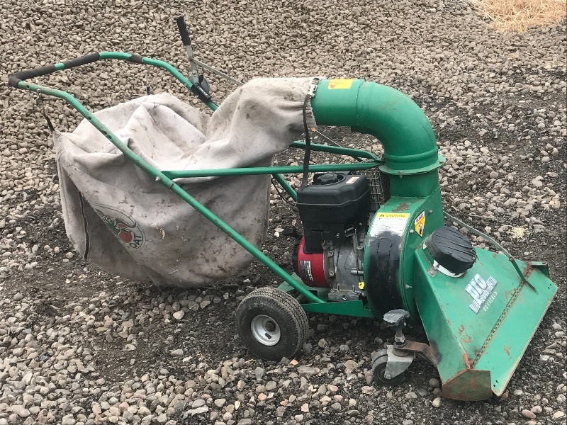 lot 14 image: Billy Goat Leaf Vac