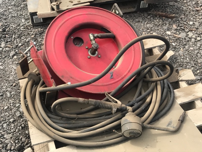 lot 43 image: Duro Commercial Hose Reel With Metered Dispenser