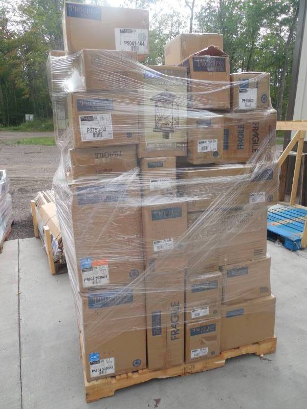 lot 4 image: PALLET LOT OF LIGHTING & ELECTRICAL