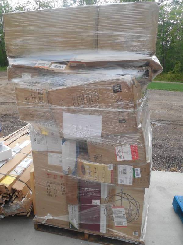 lot 5 image: PALLET LOT OF LIGHTING AND ELECTRICAL