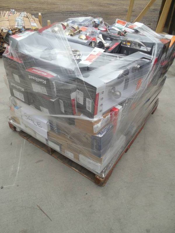 lot 8 image: PALLET LOT OF DOOR LOCK SETS