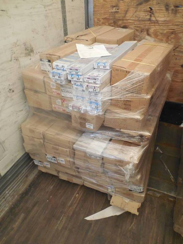 lot 14 image: PALLET LOT OF WINDOW BLINDS