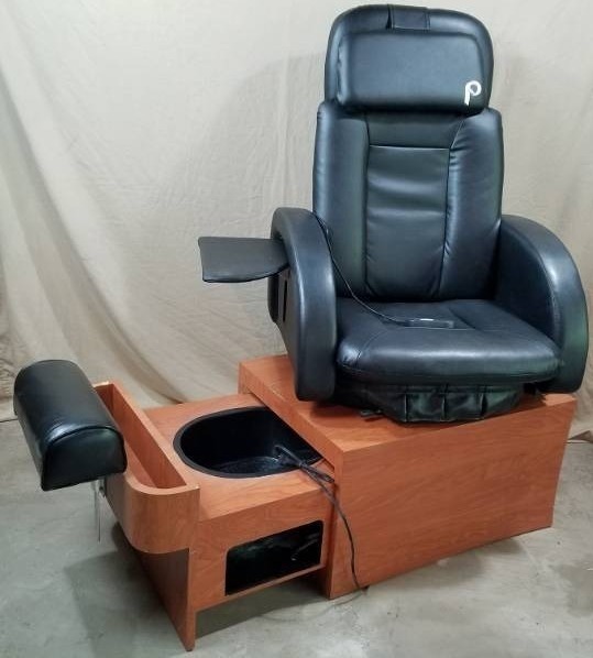 lot 2 image: Message Pedicure Throne with foot bath
