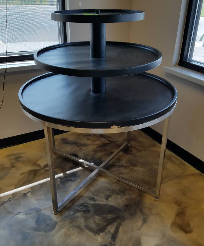 lot 13 image: 4 feet high Circle Retail Fixture