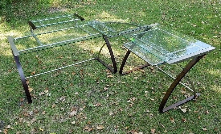lot 14 image: Tempered Glass Corner Office Desk