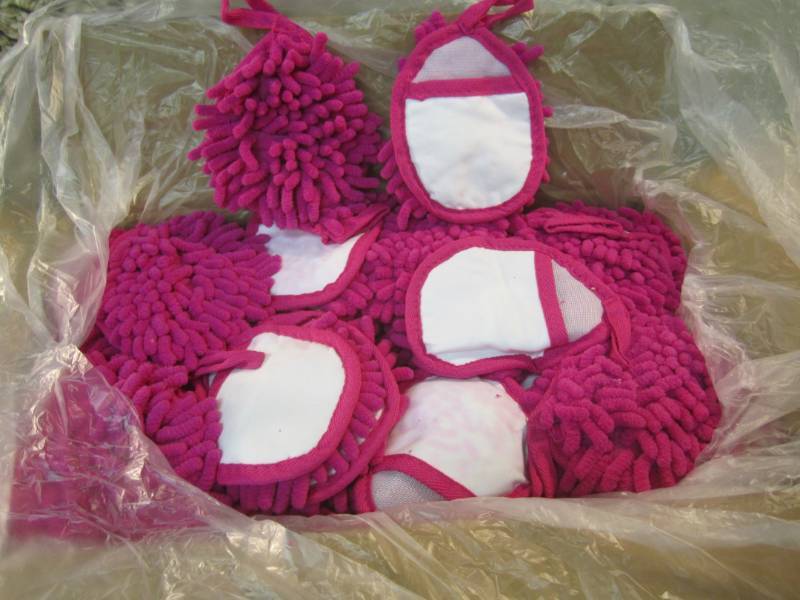 Case of 200 Pink Frizzy Finger Dust...