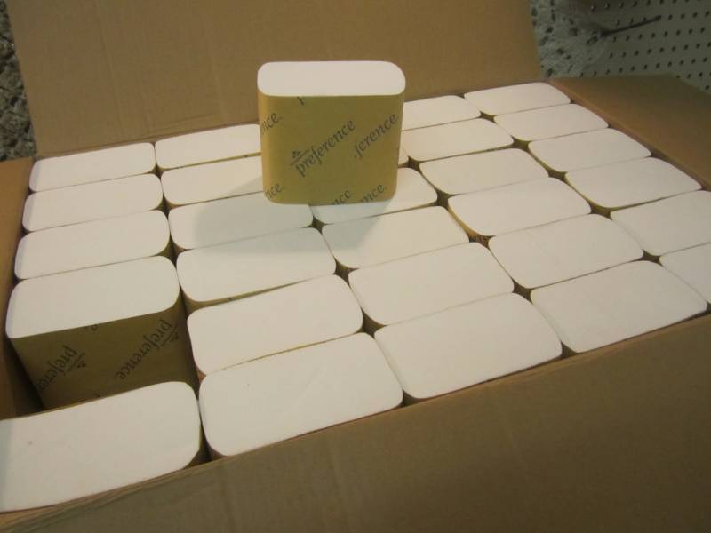 Case of 2-Ply White Interfolded Bat...