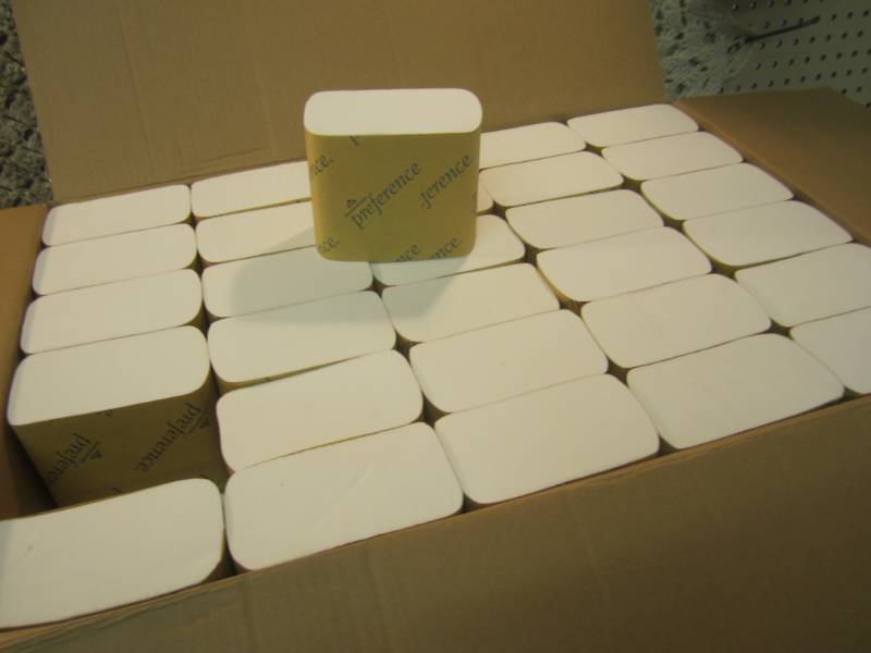 Case of 2-Ply White Interfolded Bat...