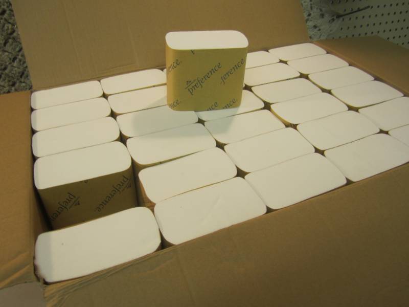 Case of 2-Ply White Interfolded Bat...