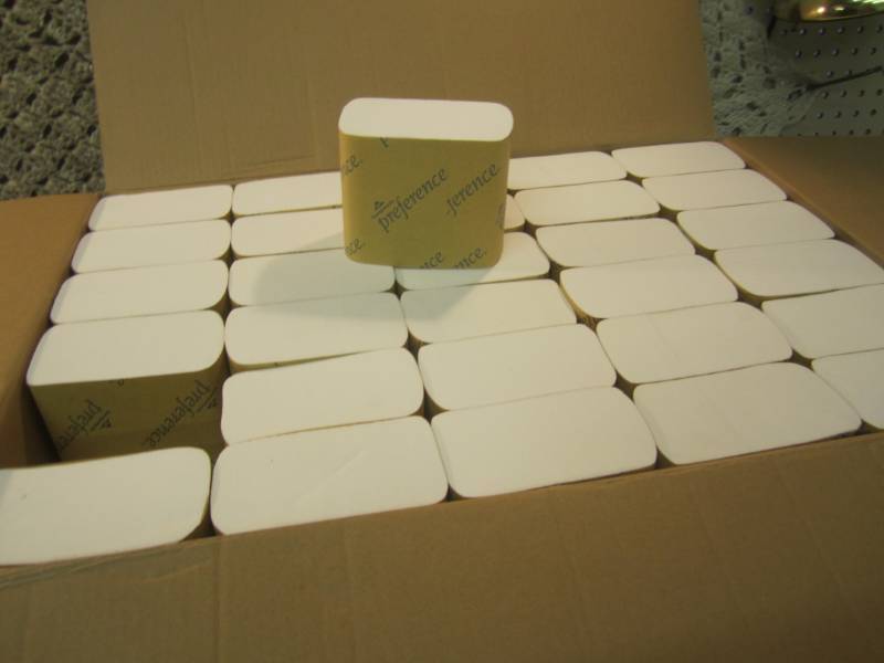 Case of 2-Ply White Interfolded Bat...