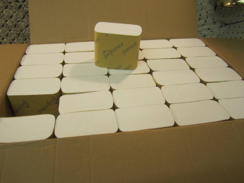 Case of 2-Ply White Interfolded Bat...