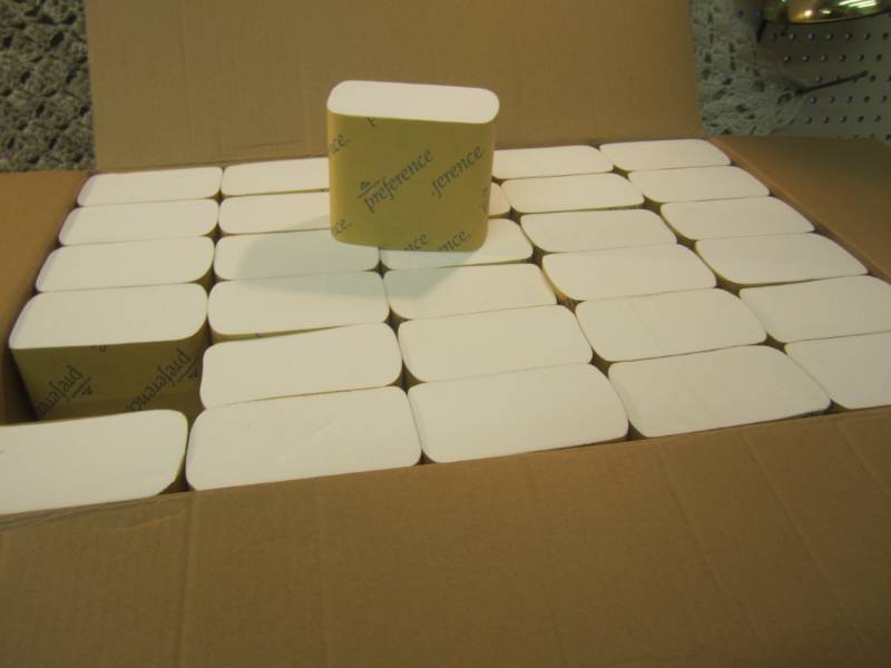 Case of 2-Ply White Interfolded Bat...