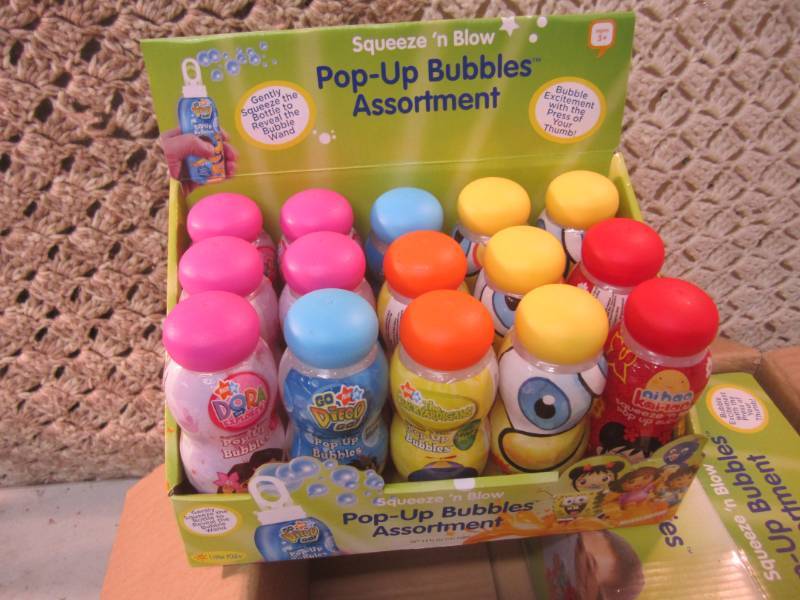 Case of 30 Squeeze N Blow Pop-Up B...