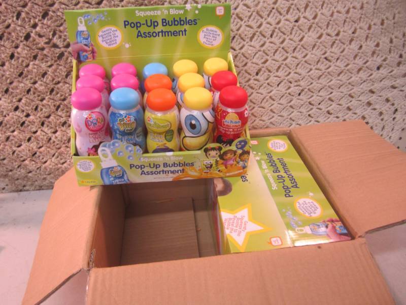 Case of 30 Squeeze N Blow Pop-Up B...