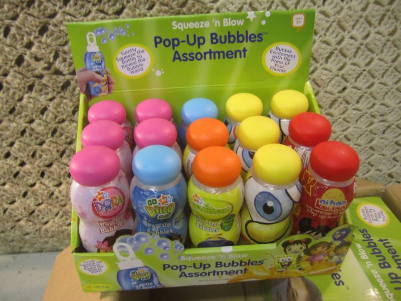 Case of 30 Squeeze N Blow Pop-Up B...
