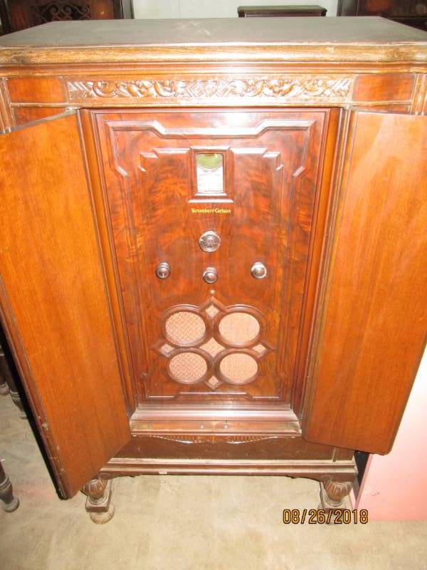 lot 2 image: Vintage Console Radio, Stromberg Ca...
