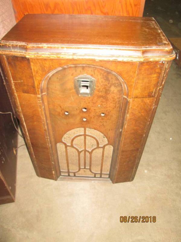 lot 48 image: Vintage Console Radio, Grunow 701 c...