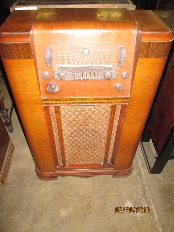 lot 59 image: Vintage Console Radio, BRC-D1210 8 ...