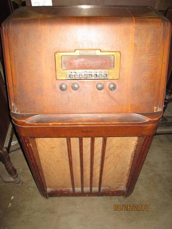 lot 67 image: Vintage Console Radio, Philco 39 - ...