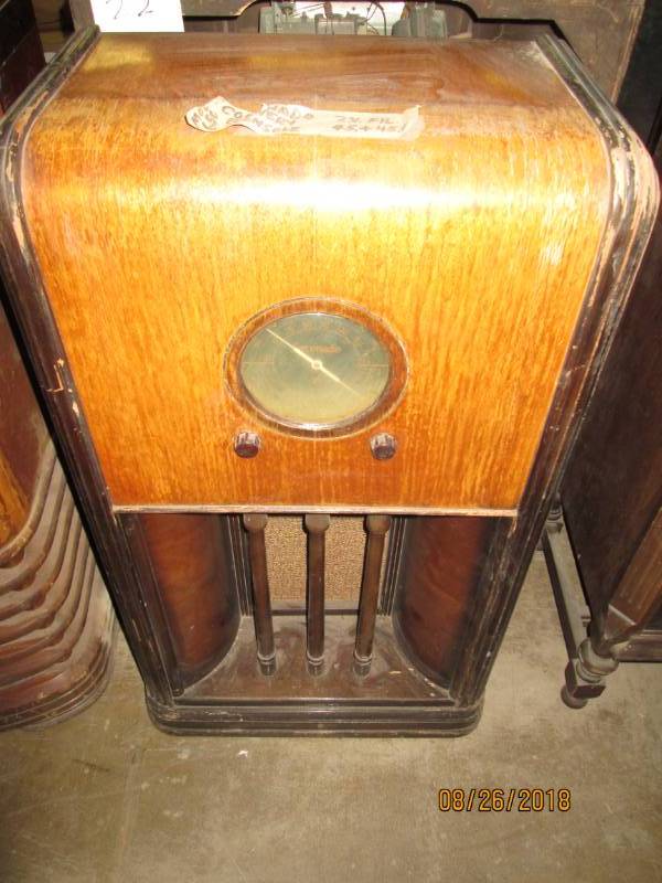 lot 72 image: Vintage Console Radio, Coronado Mod...