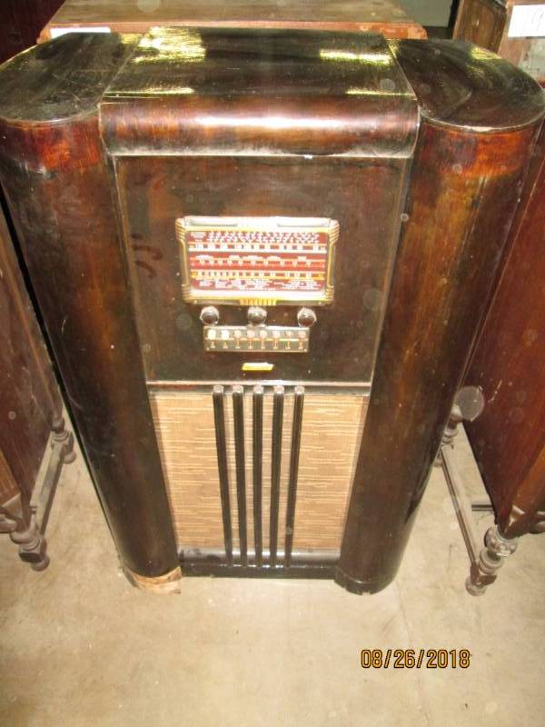 lot 74 image: Vintage Console Radio, Grunow, 7 tu...