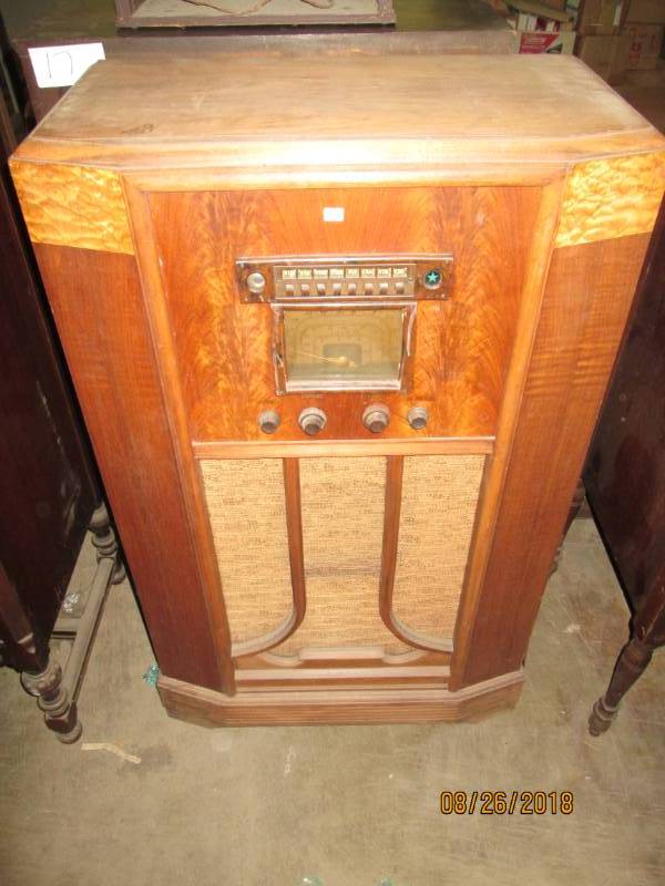 lot 76 image: Vintage Console Radio, Stromberg Ca...