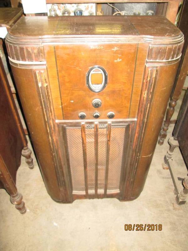 lot 82 image: Vintage Console Radio, Philco 650  ...