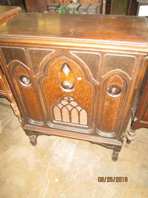 lot 87 image: Vintage Console Radio,RCA, 6 tube c...