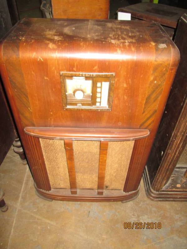 lot 89 image: Vintage Console Radio, Zenith 6-d45...
