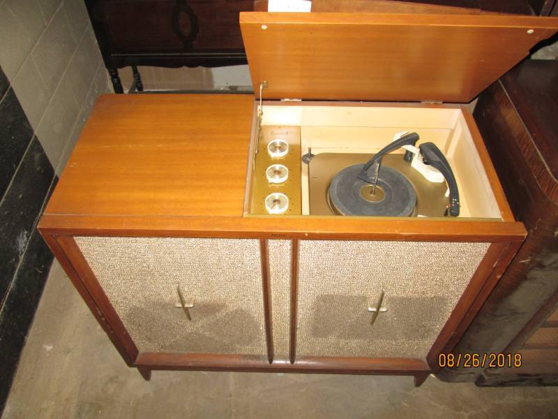 lot 94 image: Vintage Console Radio, Philco Phono...