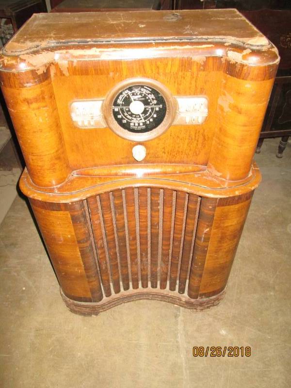 lot 97 image: Vintage Console Radio, Zenith 5808,...