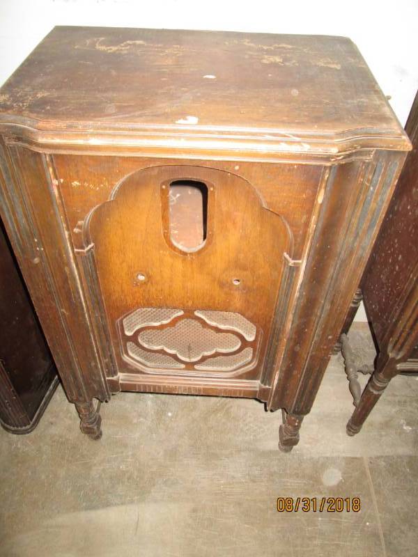 lot 120 image: Vintage Console Radio, Majestic 91 ...