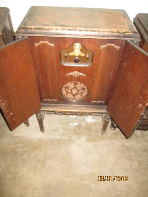 lot 121 image: Vintage Console Radio, , Sparton 93...